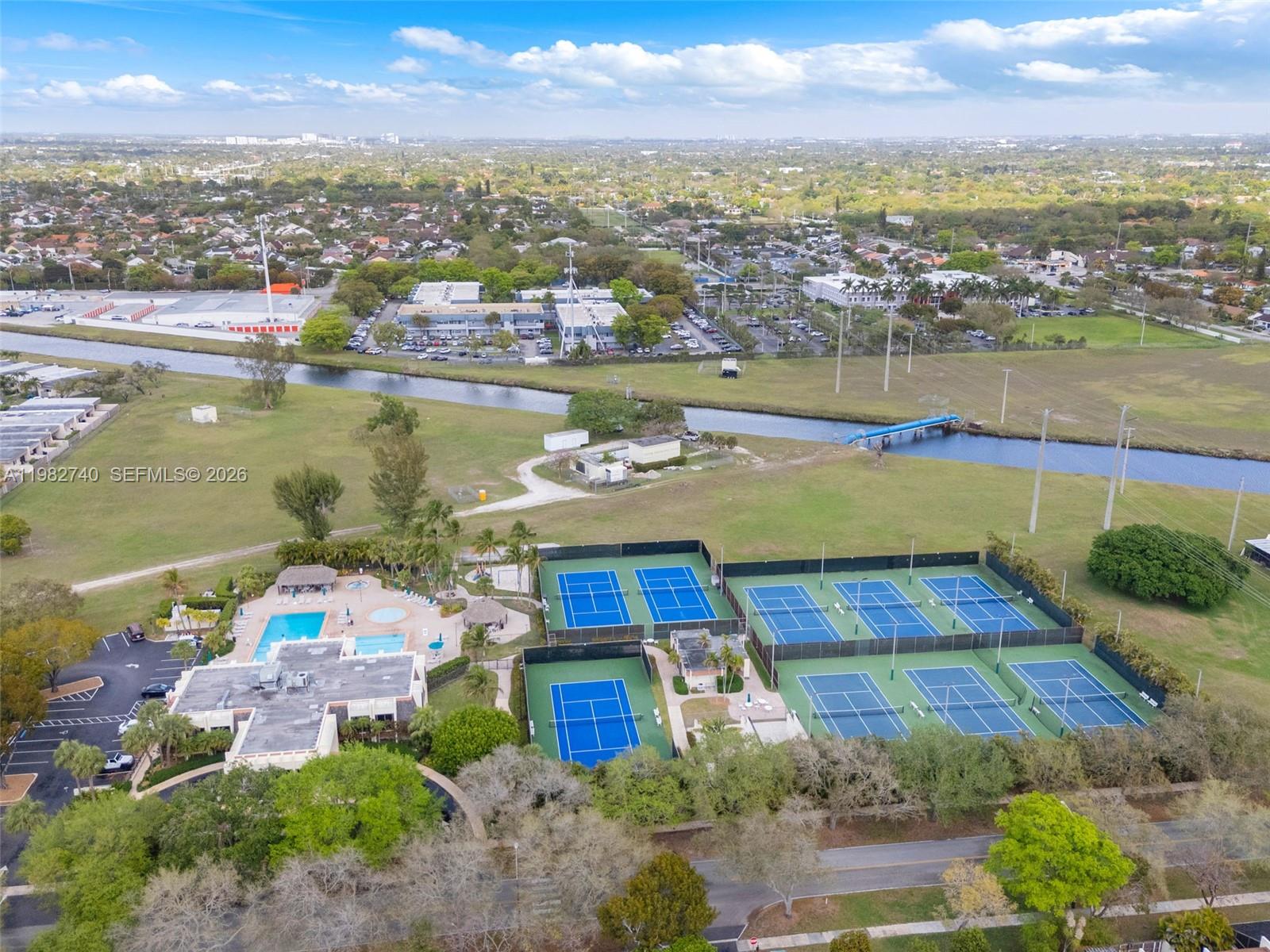 SUNSET PARK LAKE VILLAS S - Residential