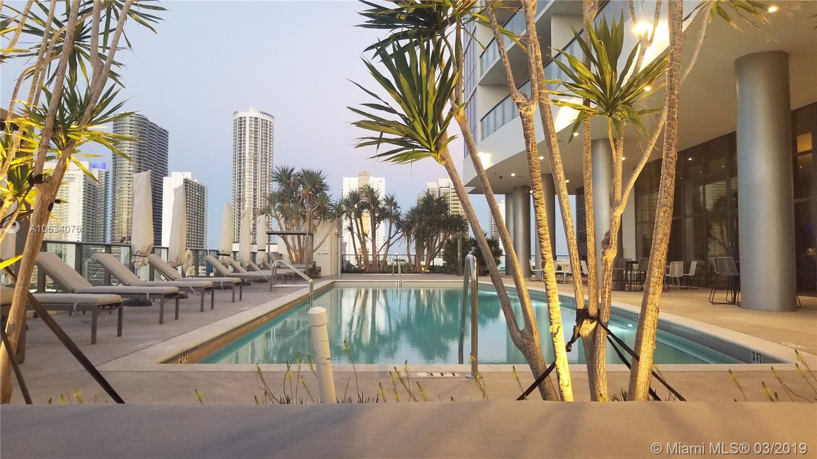 CANVAS COMDOMINIUM - Residential Lease