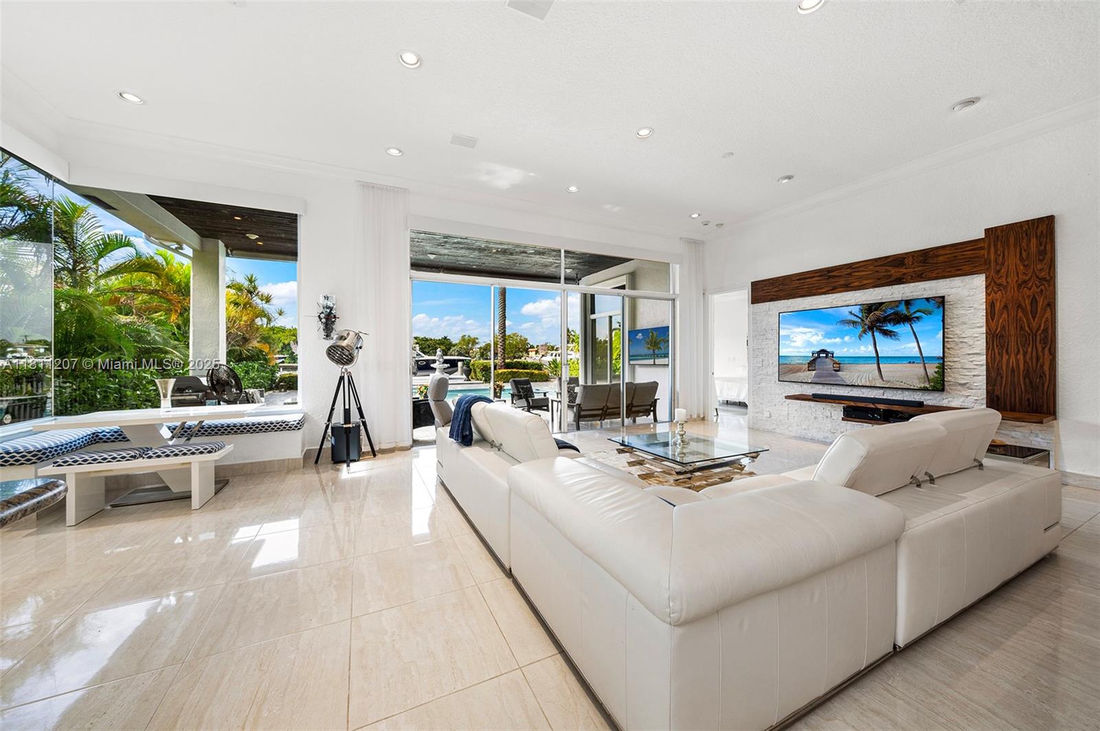 POMPANO BEACH PARK - Residential