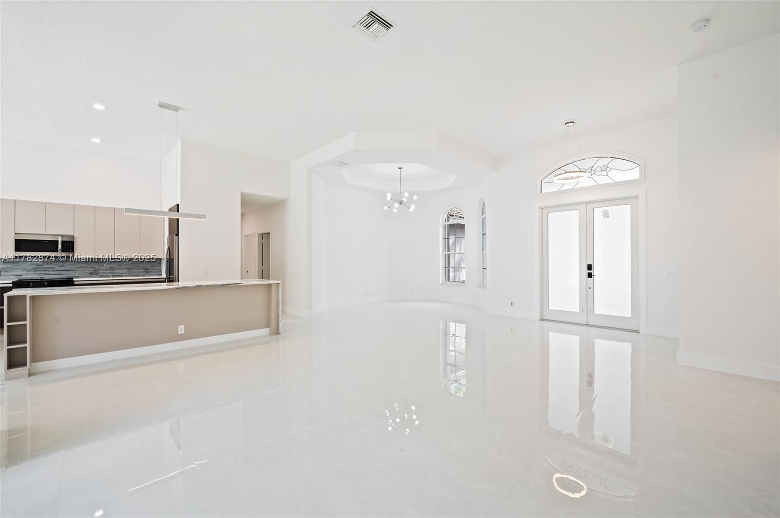 1807 Victoria Pointe Cir