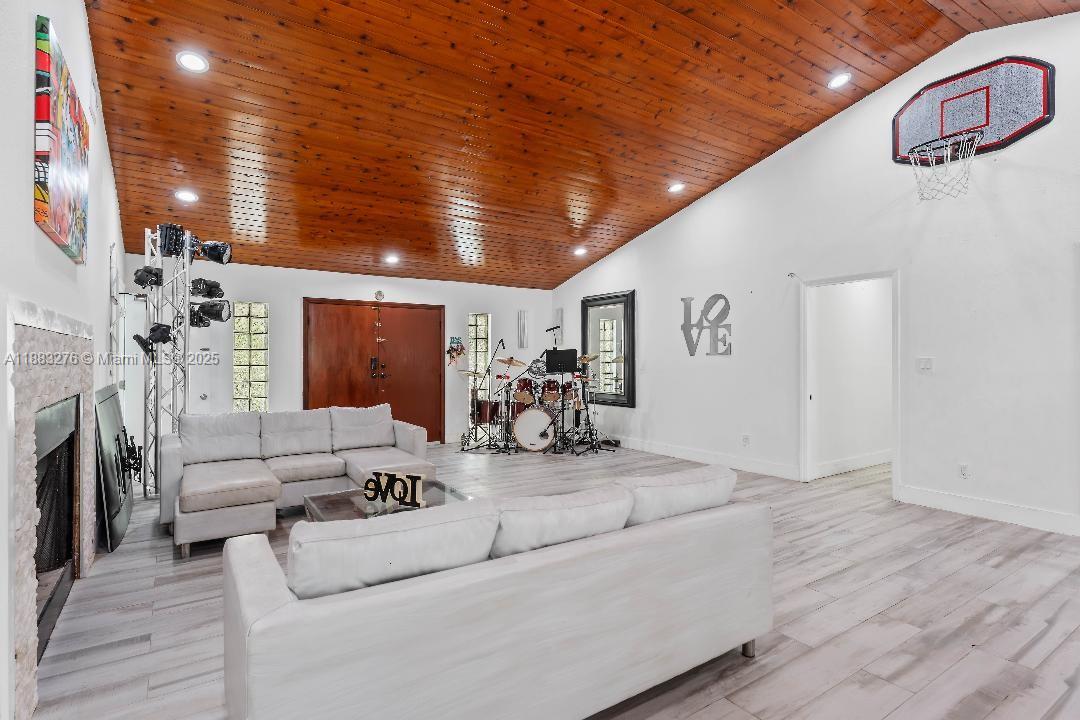 FLA FRUIT LANDS CO - Residential