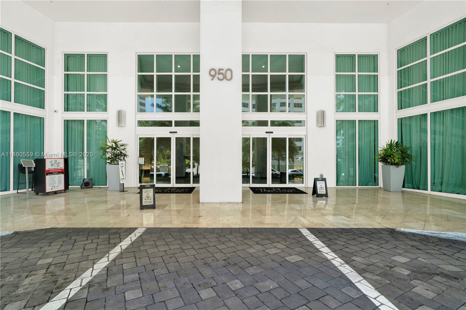 950 Brickell Bay Dr 802