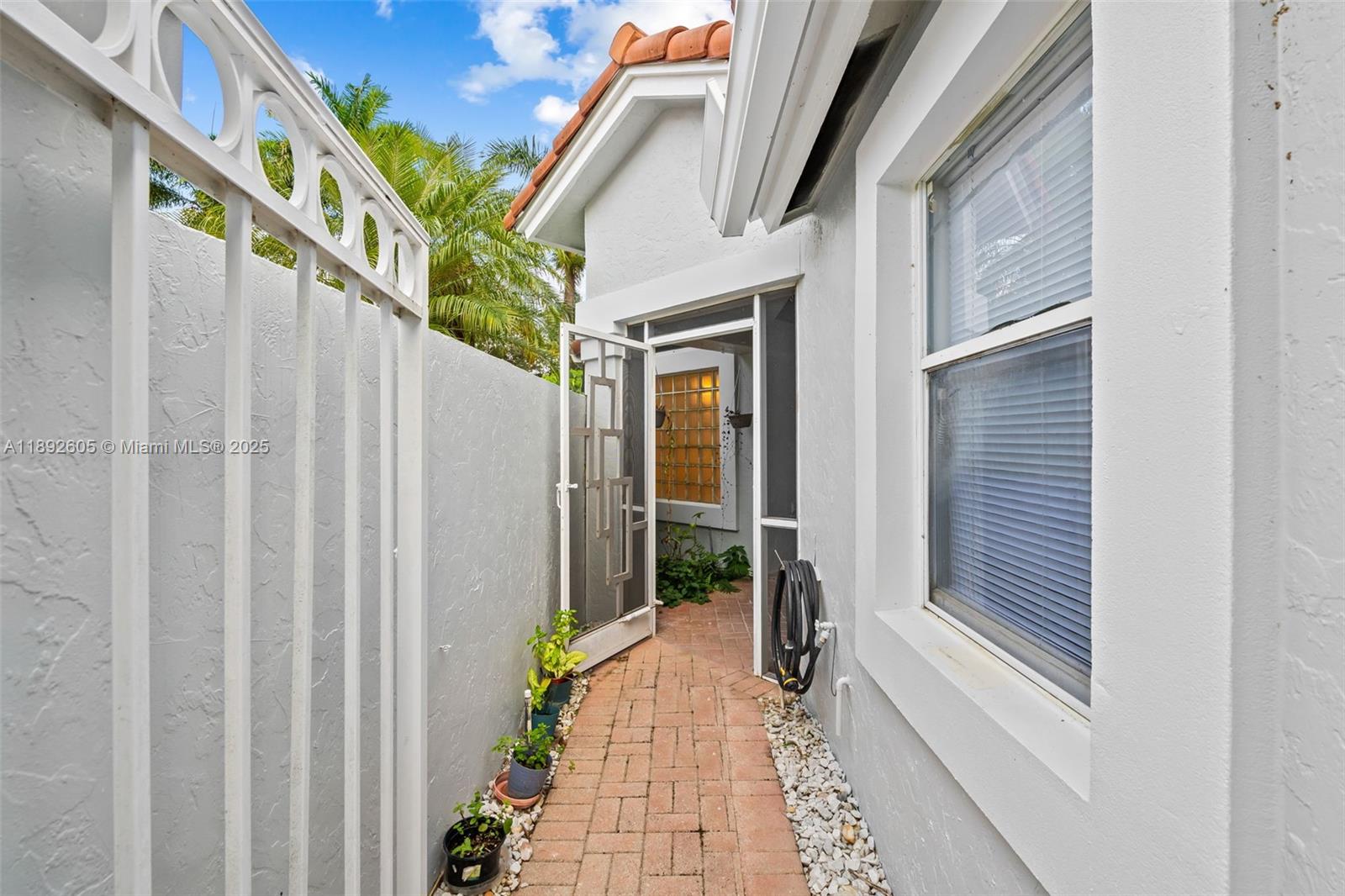 PALM ISLES - Residential Lease