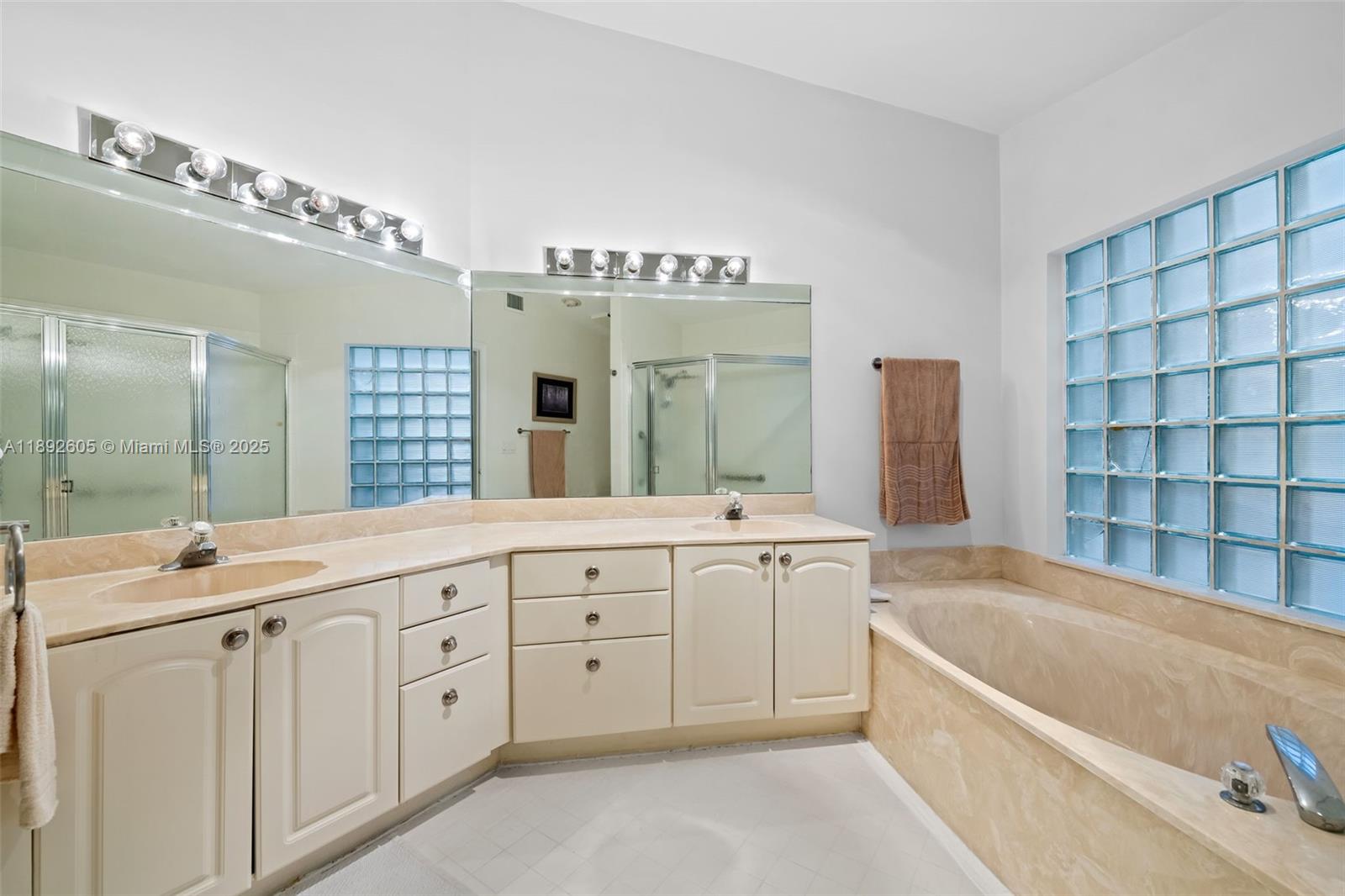 PALM ISLES - Residential Lease