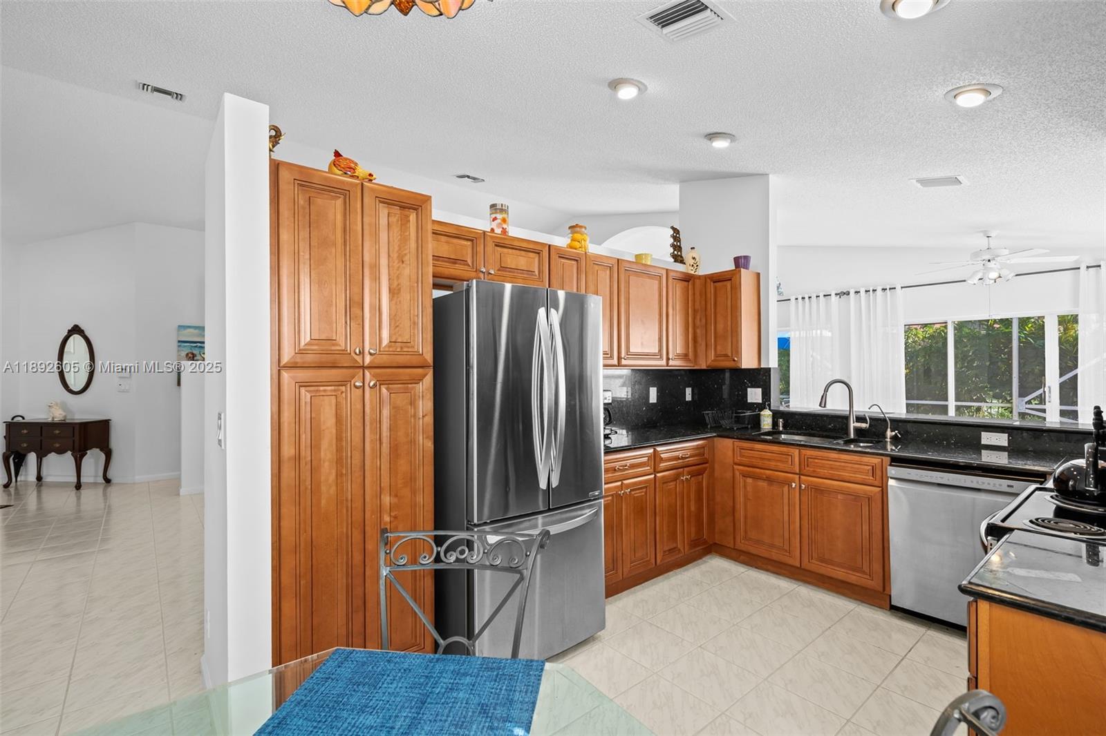 PALM ISLES - Residential Lease