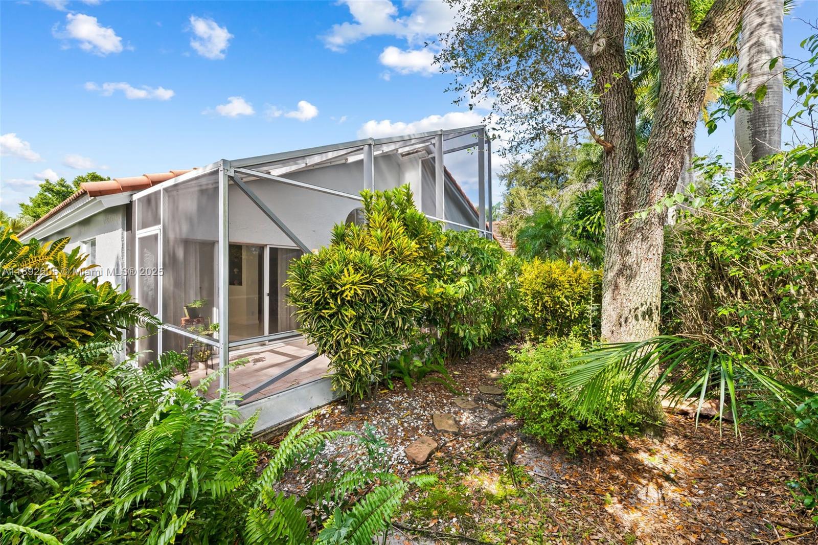 PALM ISLES - Residential Lease