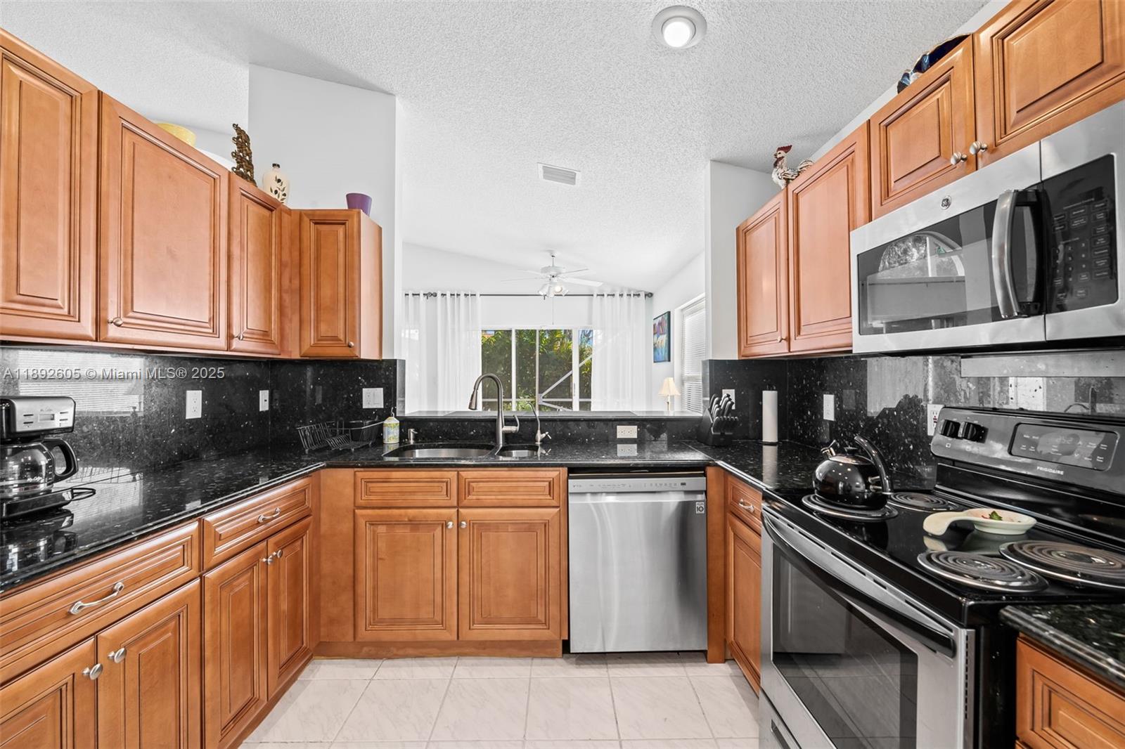 PALM ISLES - Residential Lease
