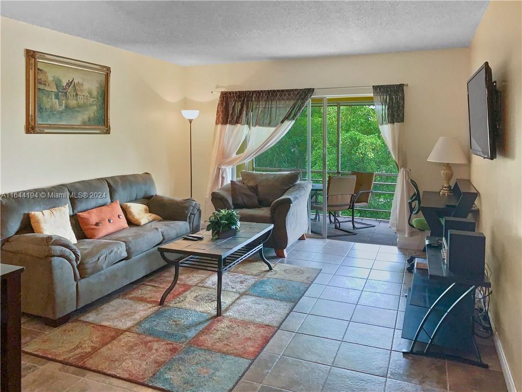 View Lauderdale Lakes, FL 33319 condo