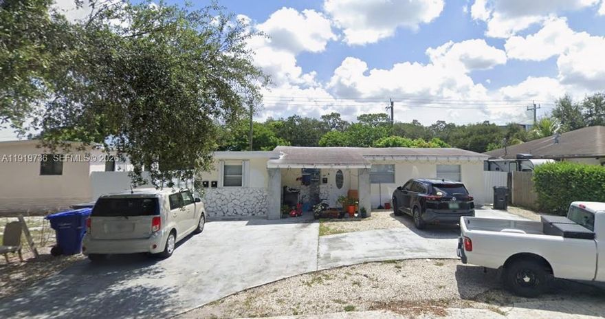 Come see this multi family house with 4 independent units. There are 4 units: 2 2BR/1B units and 2 1BR/1B units. Its a great income producing house. All units have are occupied and generating $7,300 monthly. All units have been recently upgraded and feature refreshed kitchens, bathrooms and flooring.  Contact me and see for​​‌​​​​‌​‌​​​‌‌​​​‌‌‌​​‌​​‌‌​​​​ yourself.