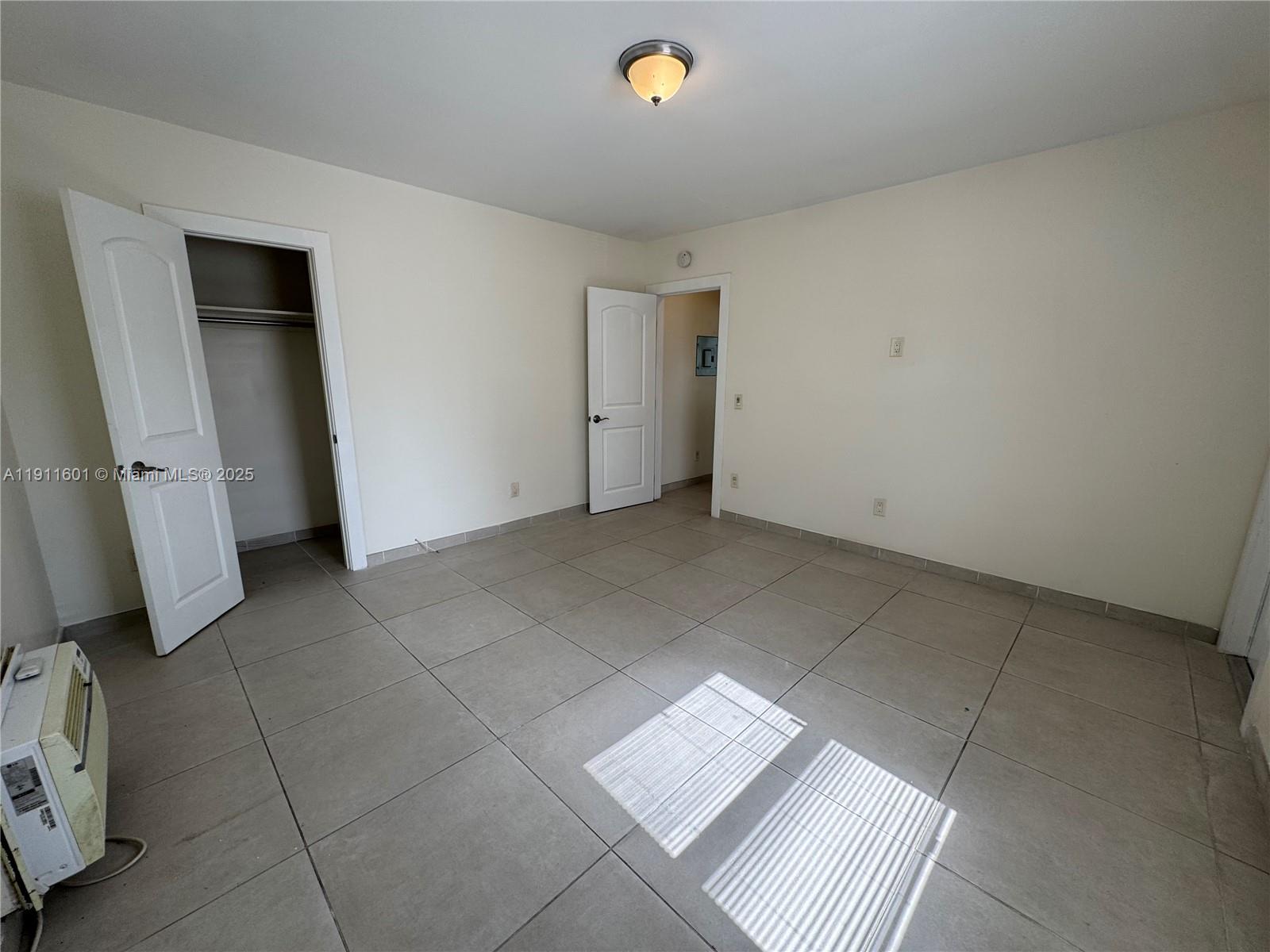 HOLLYWOOD - Residential Lease