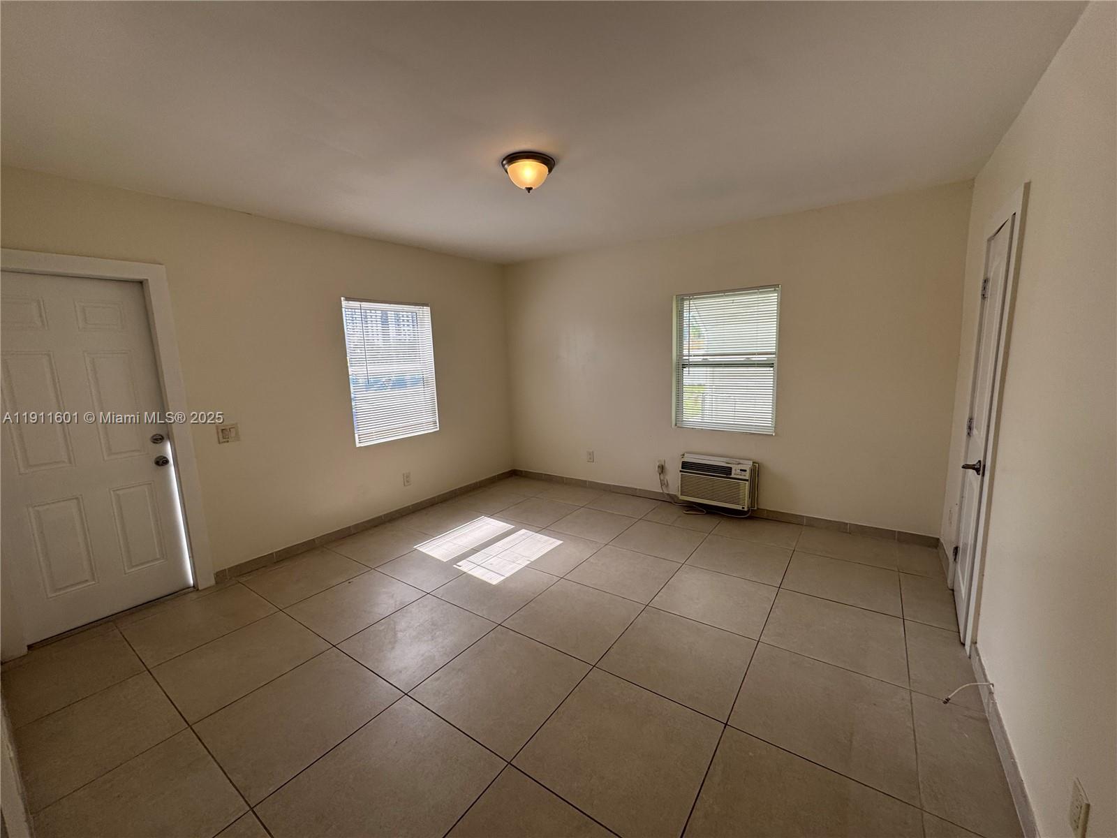 HOLLYWOOD - Residential Lease