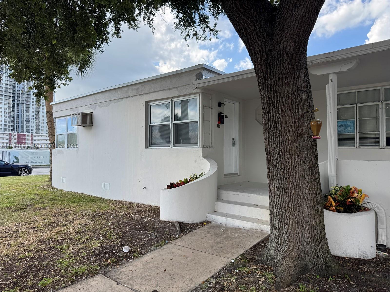 HOLLYWOOD - Residential Lease