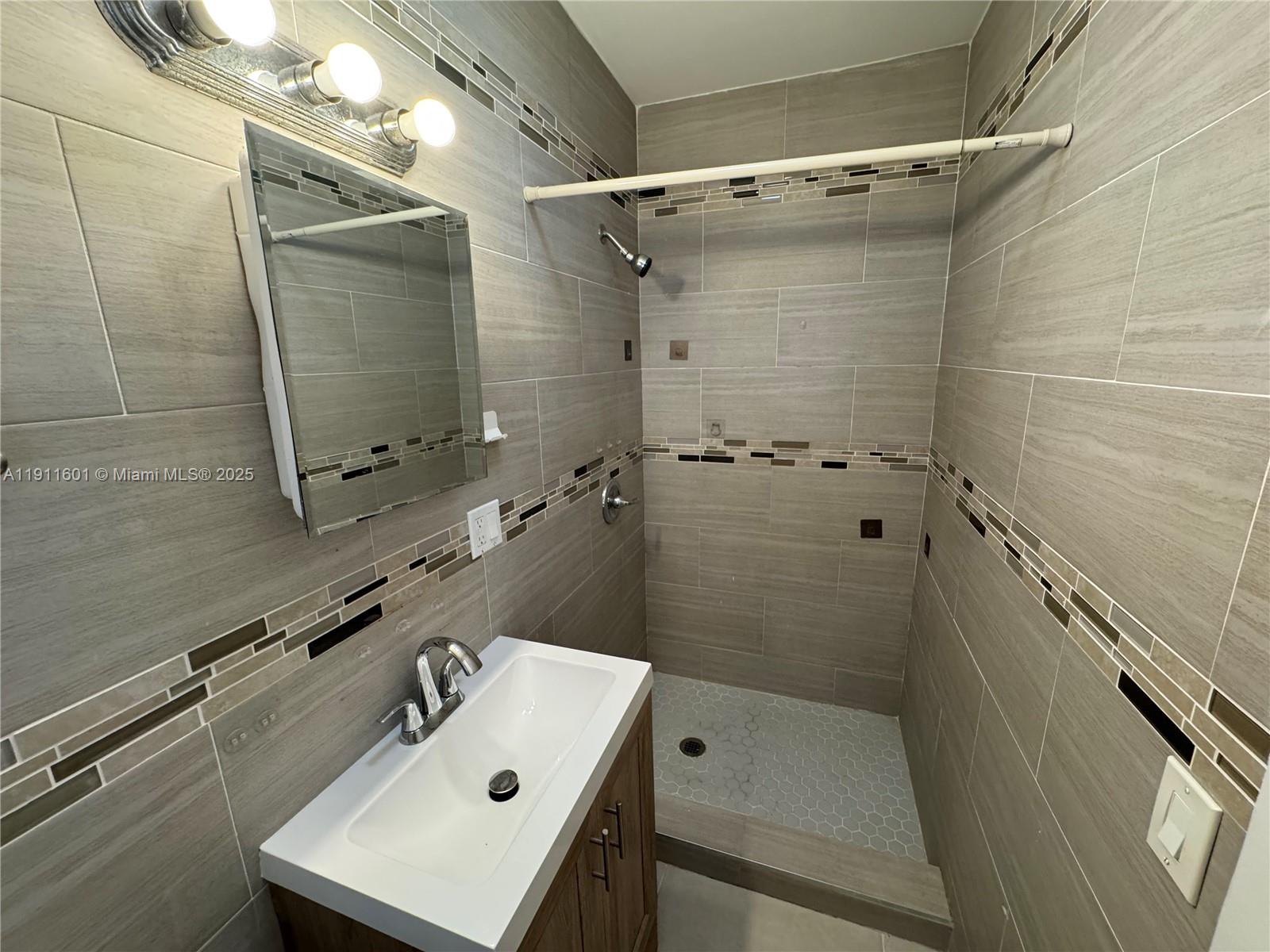 HOLLYWOOD - Residential Lease