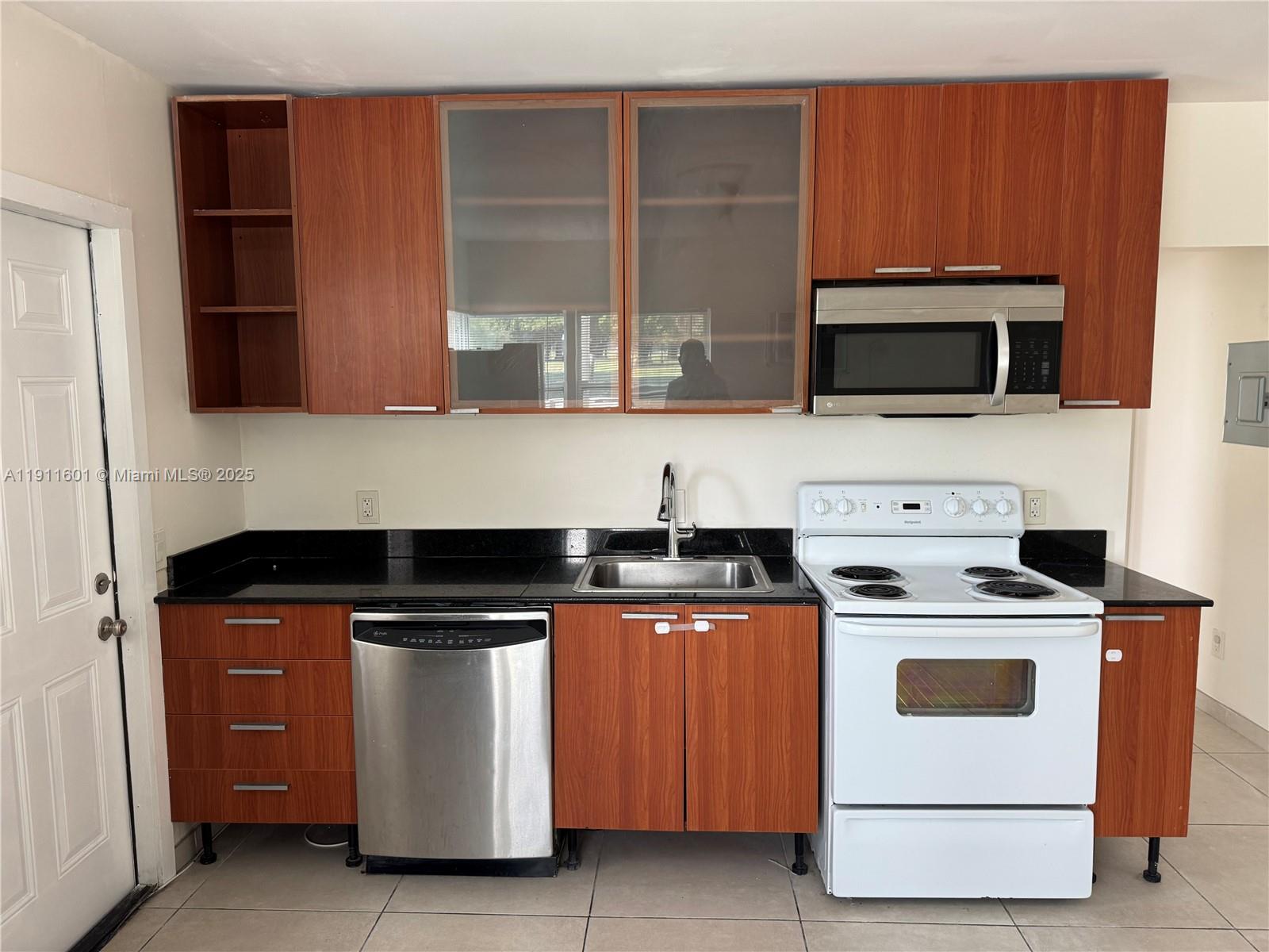 HOLLYWOOD - Residential Lease