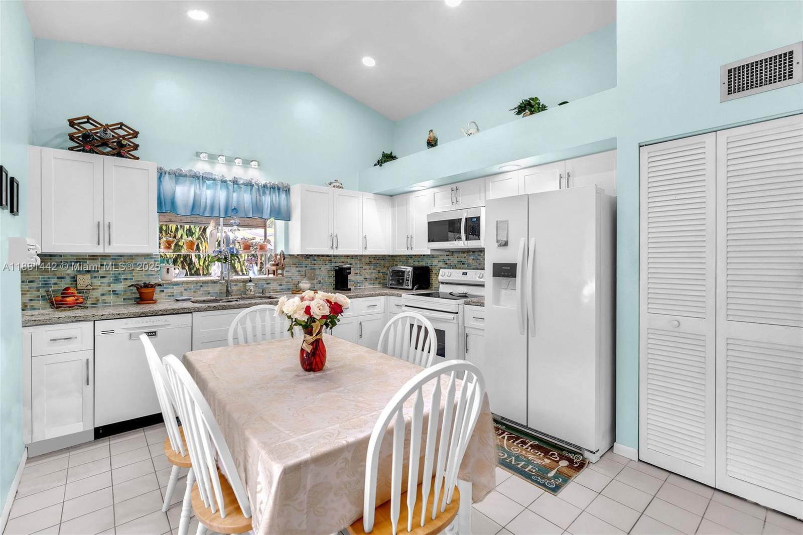 COUNTRYSIDE WEST - Residential