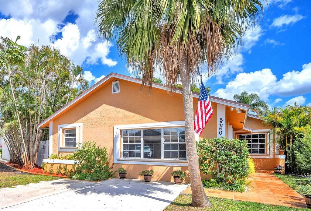 Photo of 5660 SW 99th Ln, Cooper City, FL 33328 (MLS # A11881442)