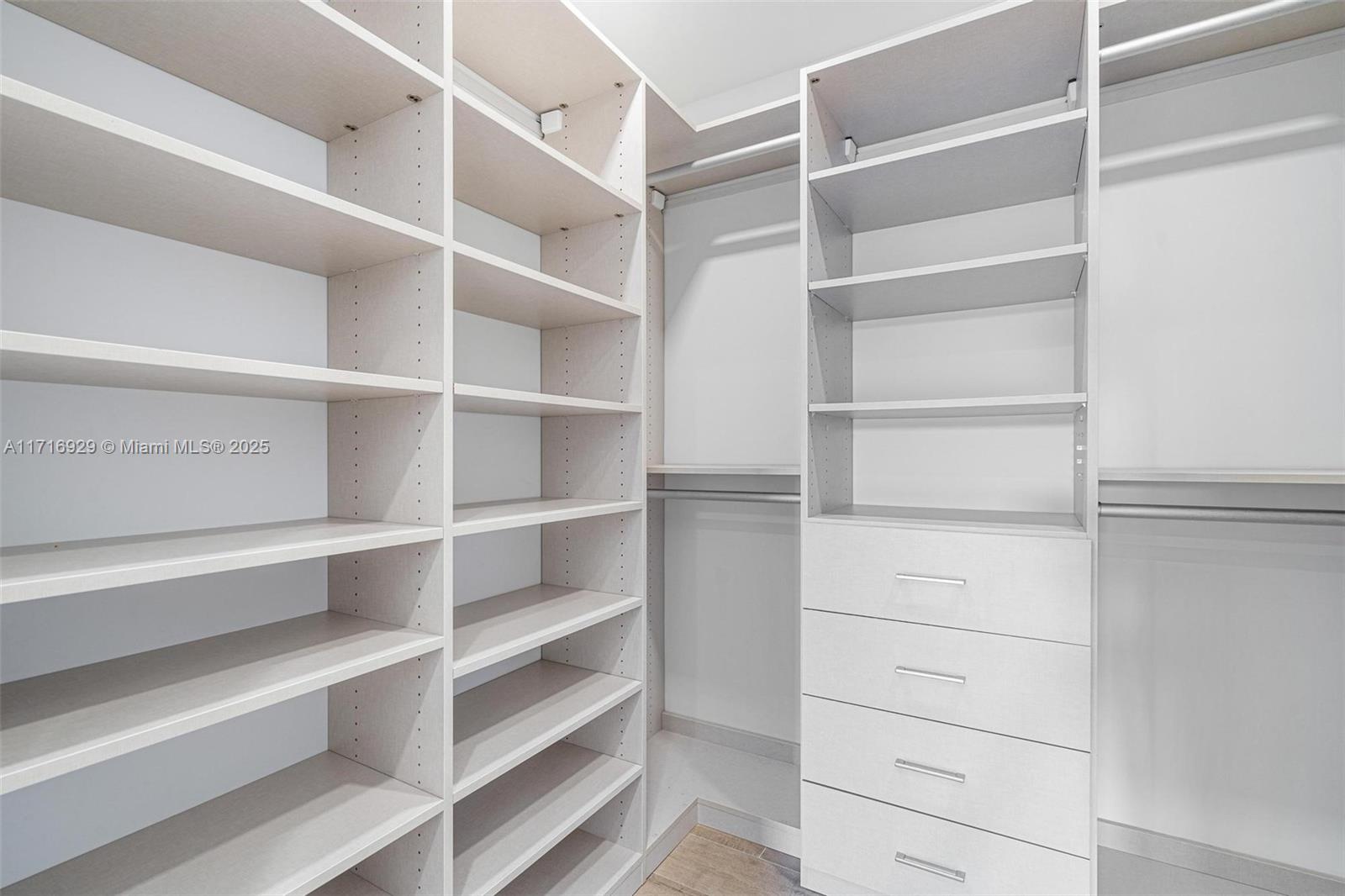 THE EMERALD BAY Key Colony - Residential