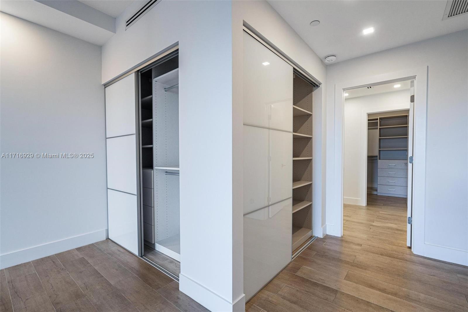 THE EMERALD BAY Key Colony - Residential