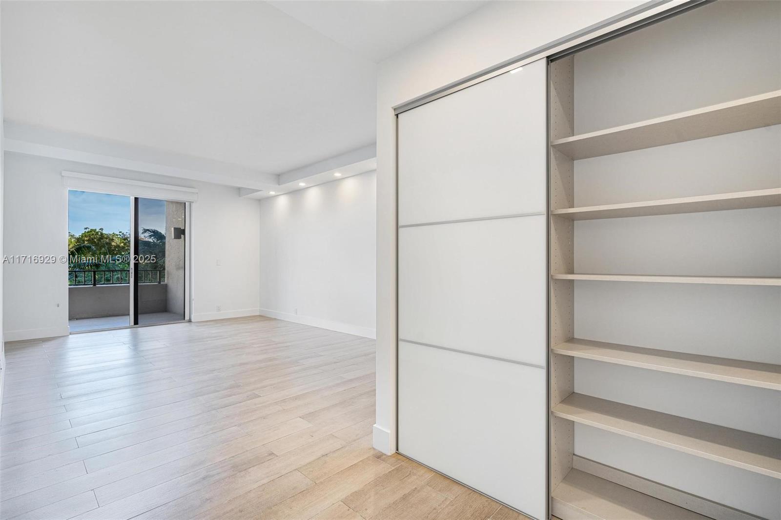 THE EMERALD BAY Key Colony - Residential