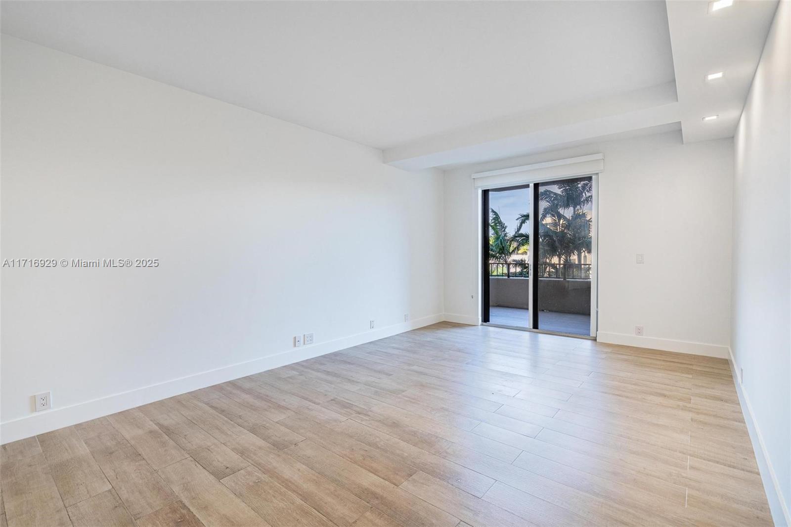 THE EMERALD BAY Key Colony - Residential