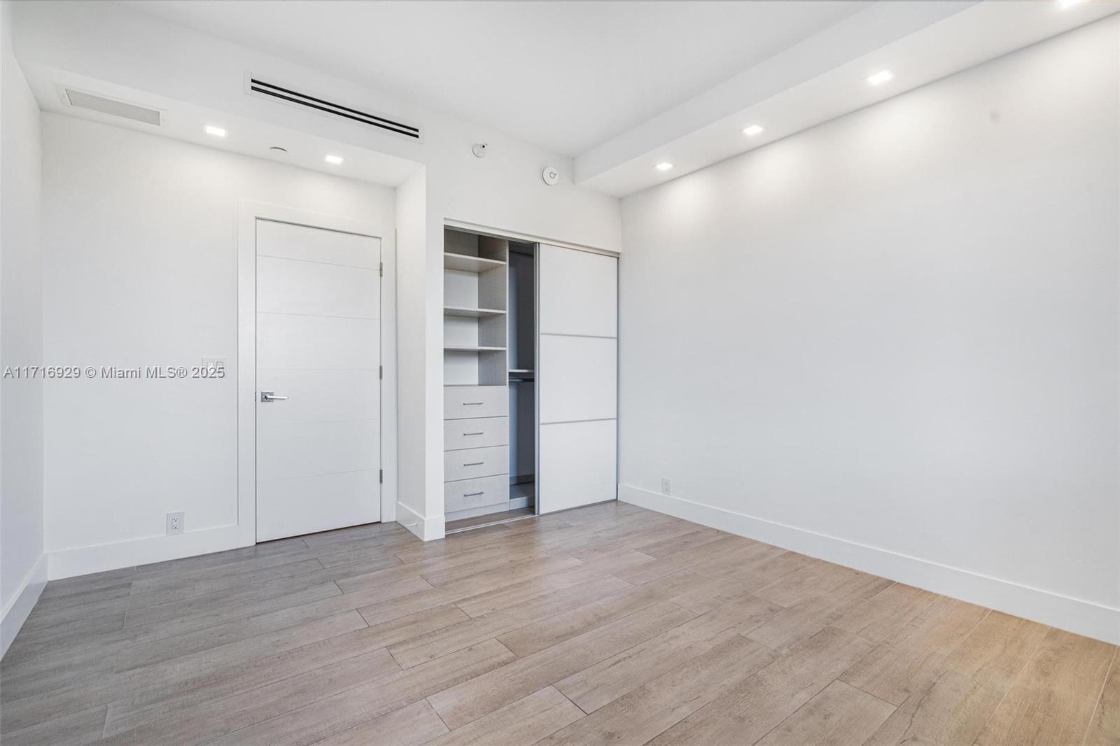 THE EMERALD BAY Key Colony - Residential