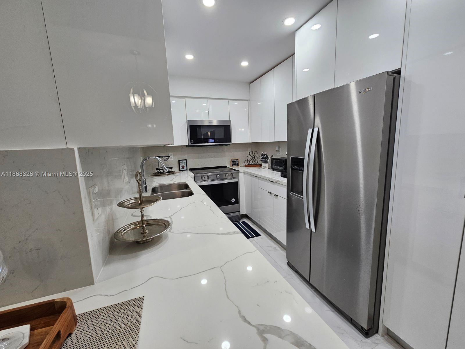 WAVE CONDO - Residential Lease