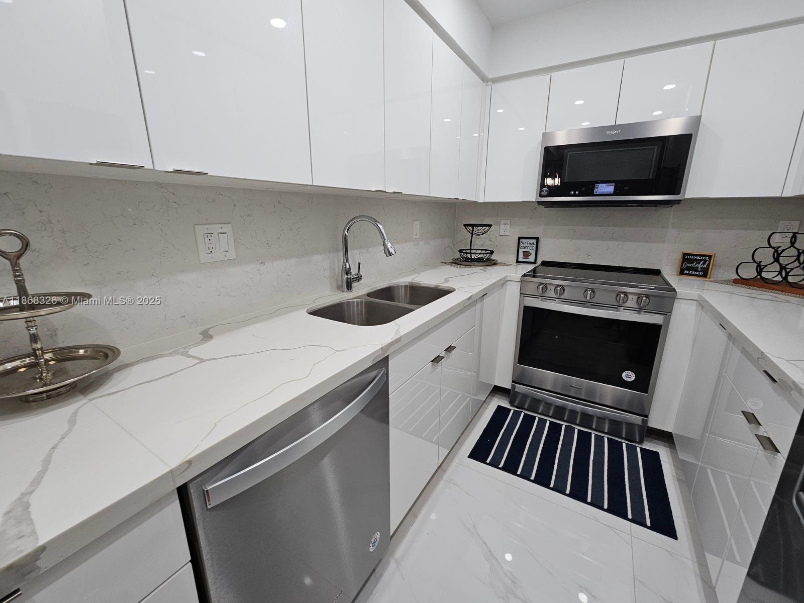 WAVE CONDO - Residential Lease