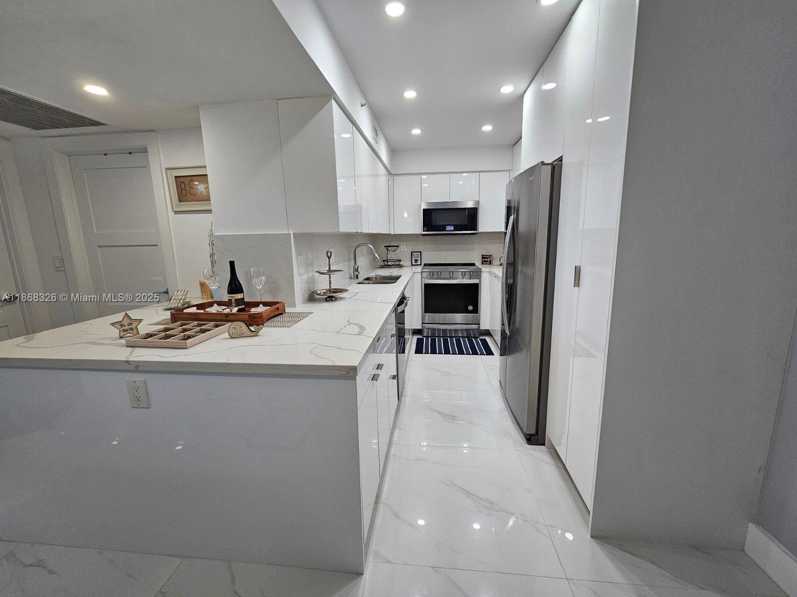 WAVE CONDO - Residential Lease