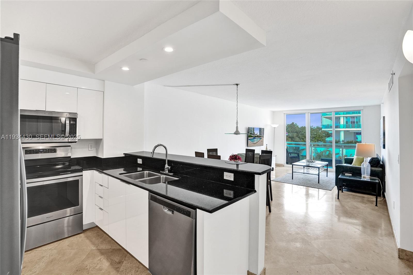 THE COLLINS CONDO - Residential