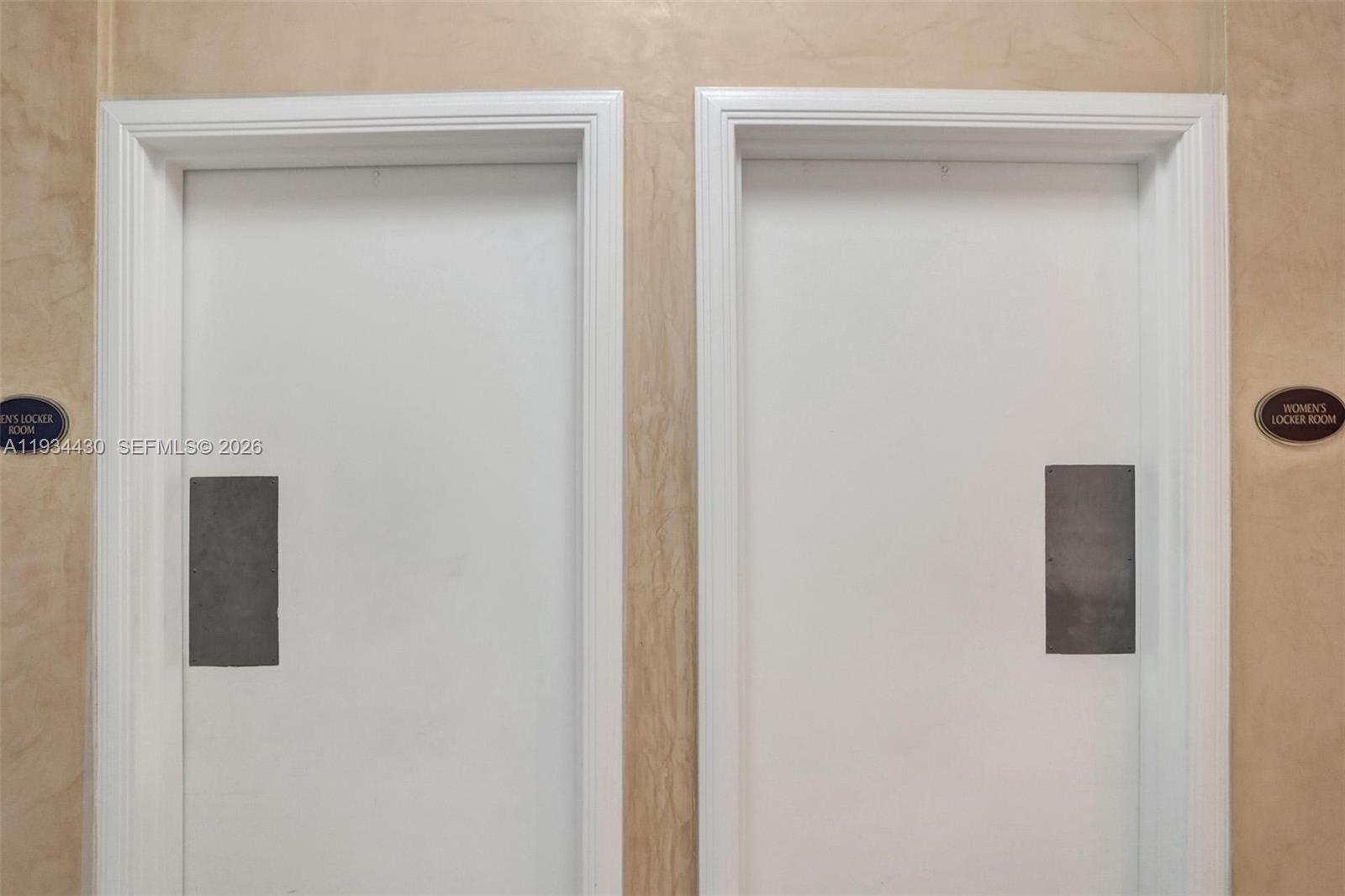 THE COLLINS CONDO - Residential