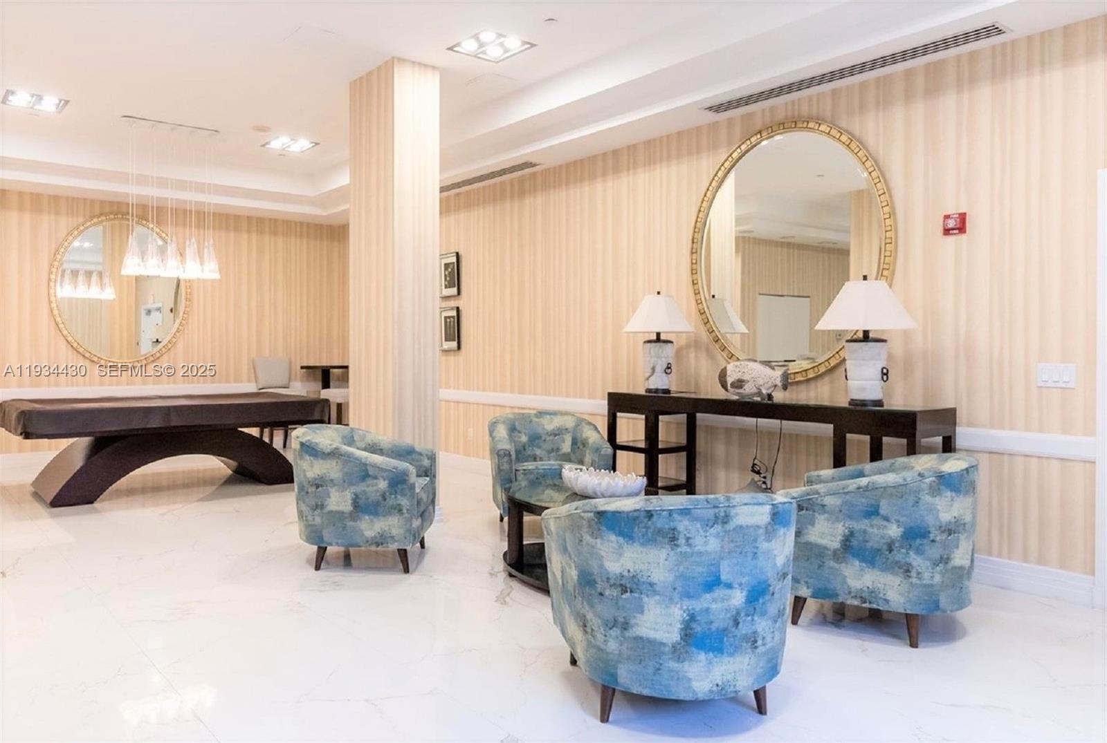 THE COLLINS CONDO - Residential