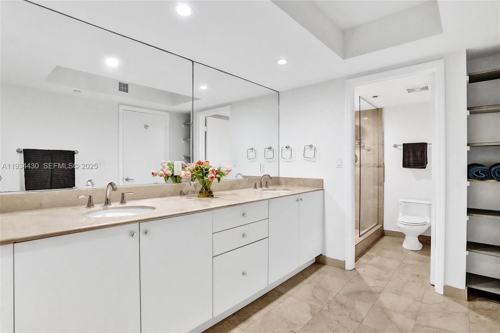 THE COLLINS CONDO - Residential