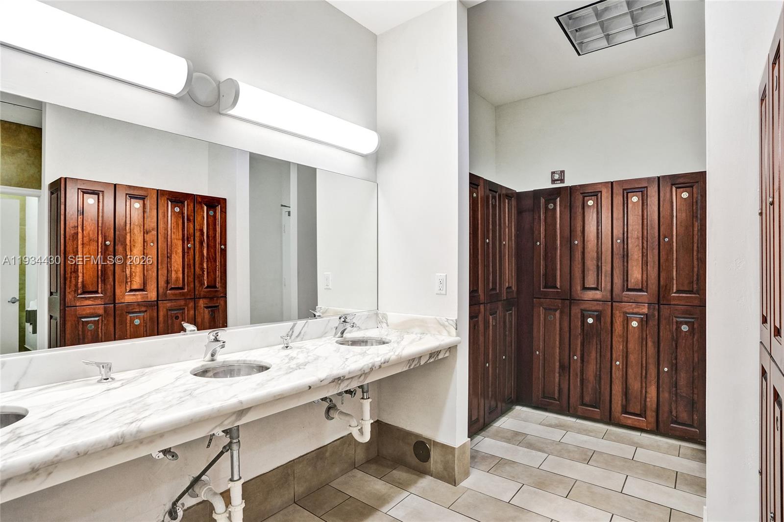 THE COLLINS CONDO - Residential