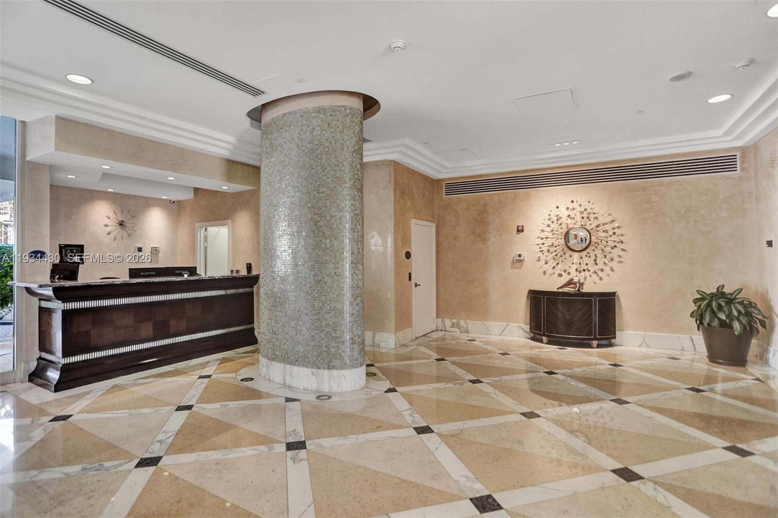 THE COLLINS CONDO - Residential