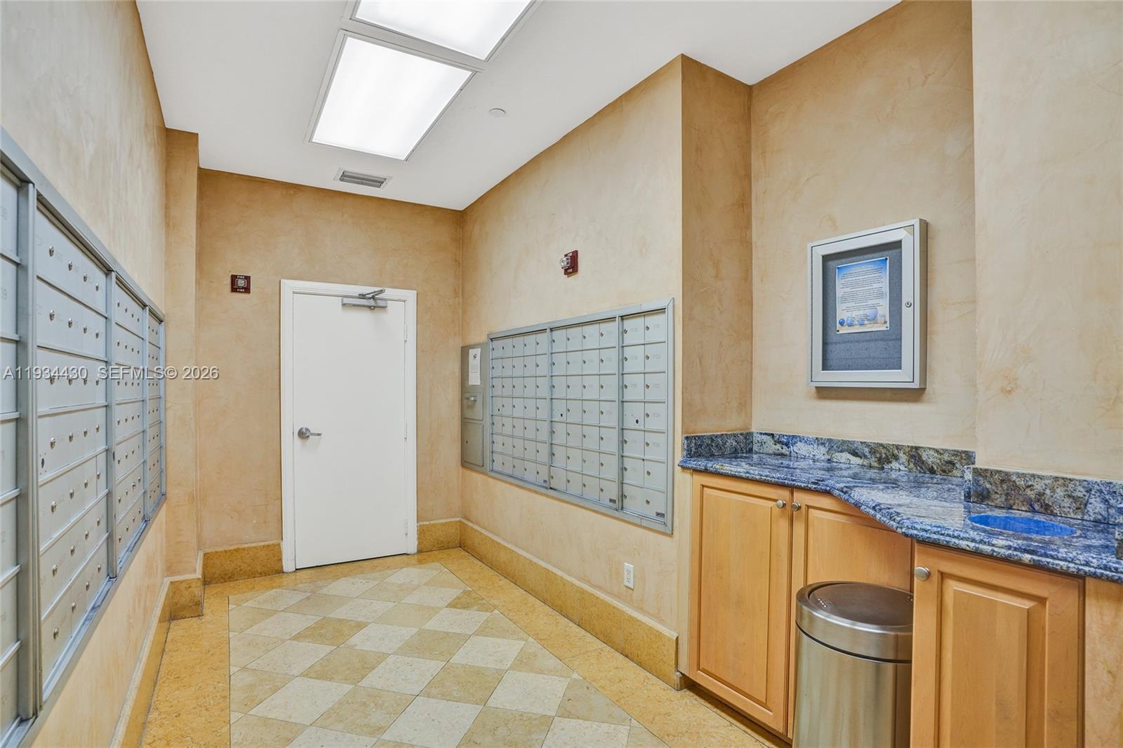 THE COLLINS CONDO - Residential