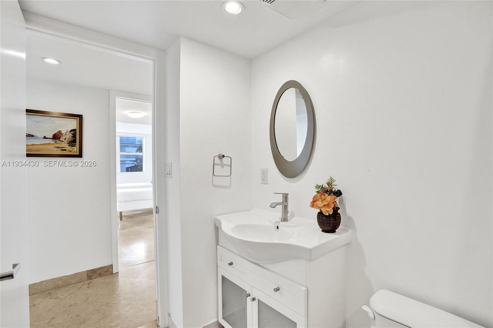 THE COLLINS CONDO - Residential