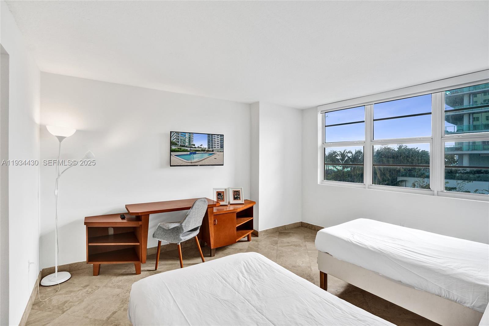 THE COLLINS CONDO - Residential