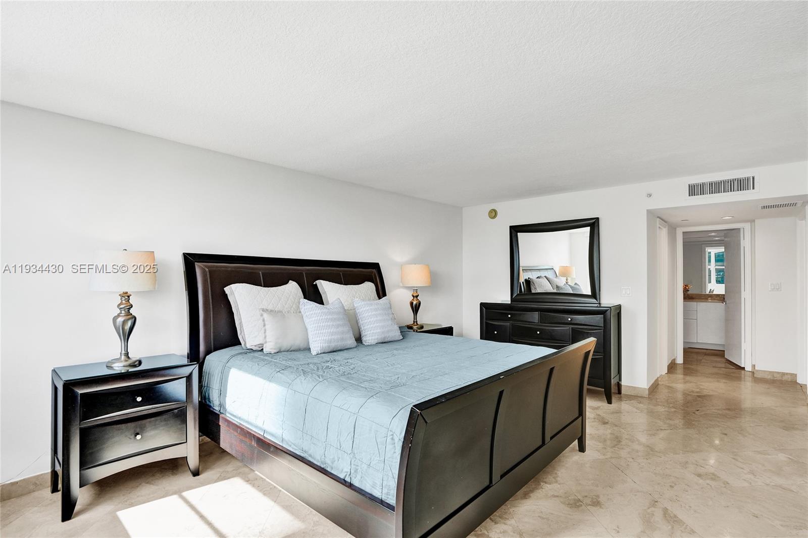 THE COLLINS CONDO - Residential