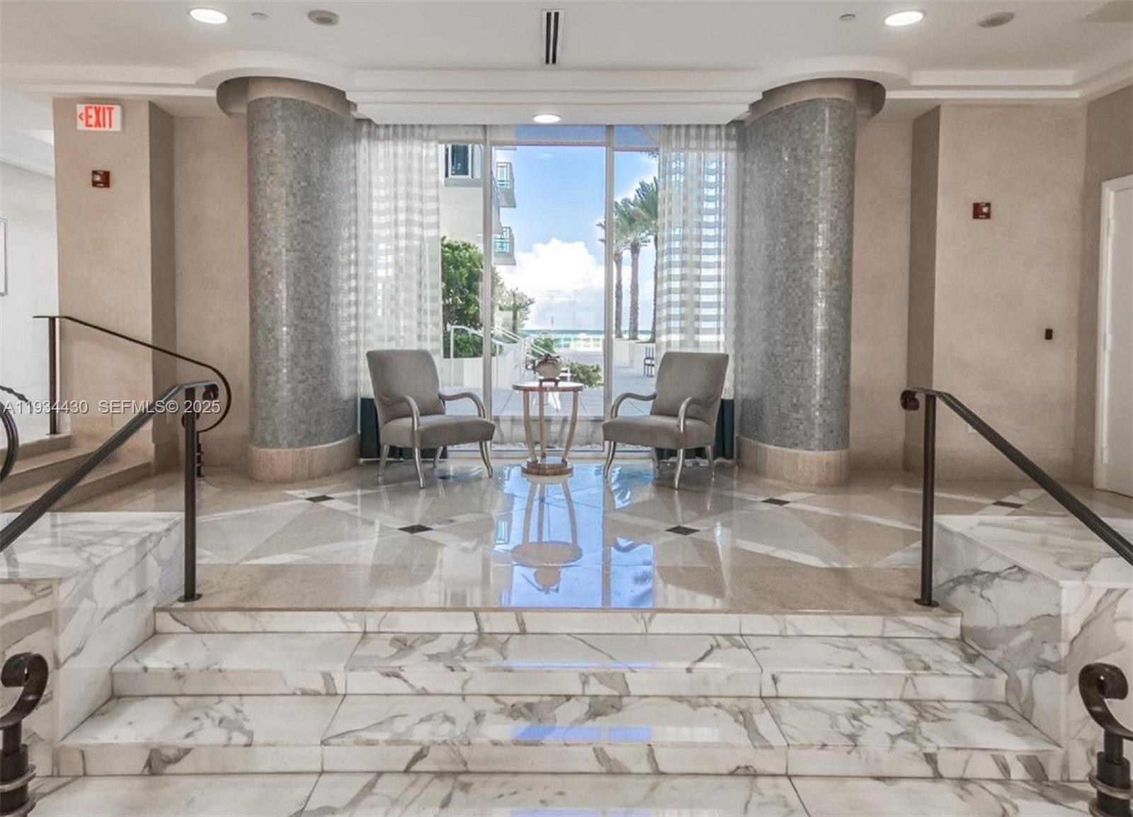 THE COLLINS CONDO - Residential