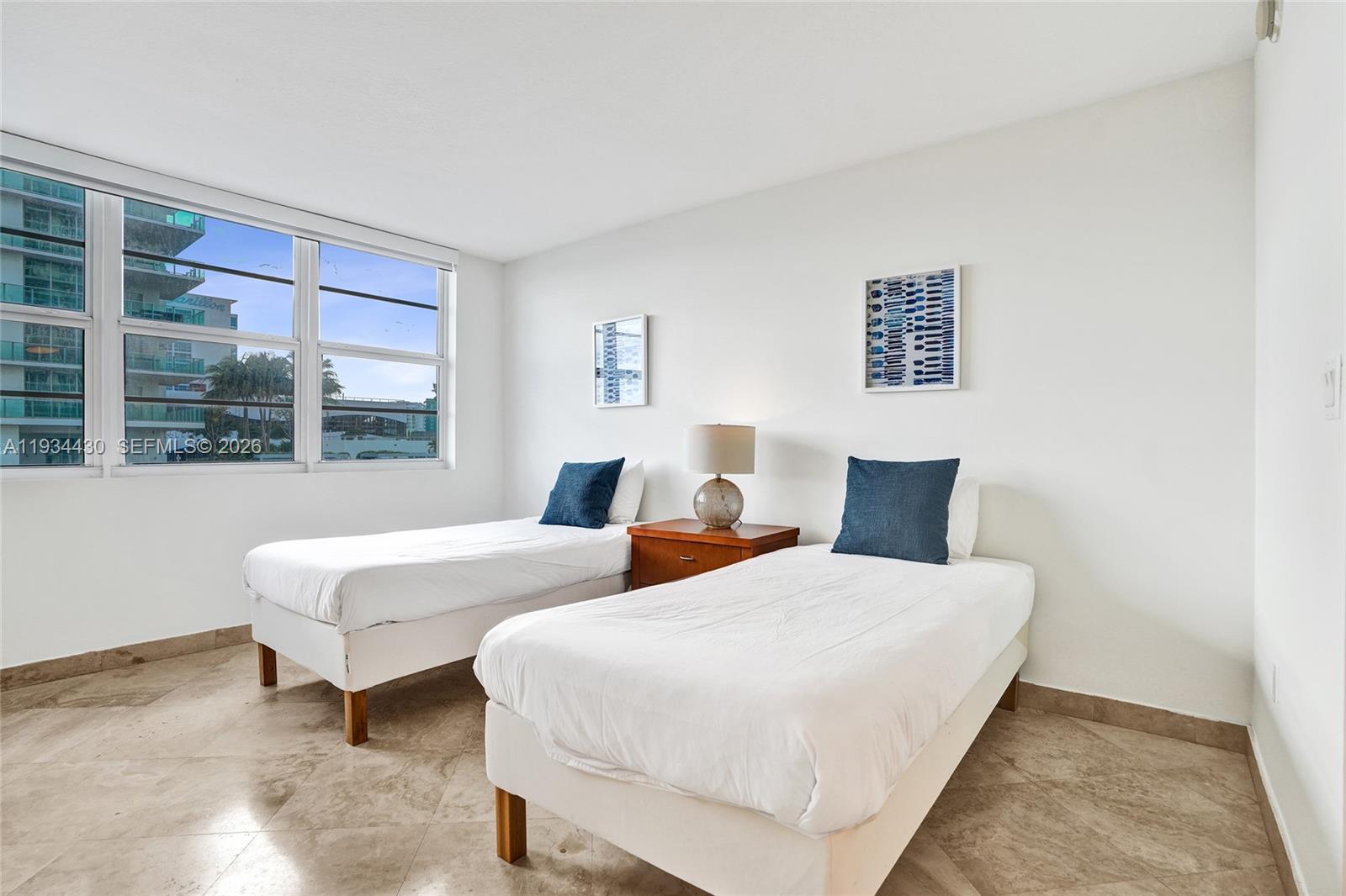 THE COLLINS CONDO - Residential