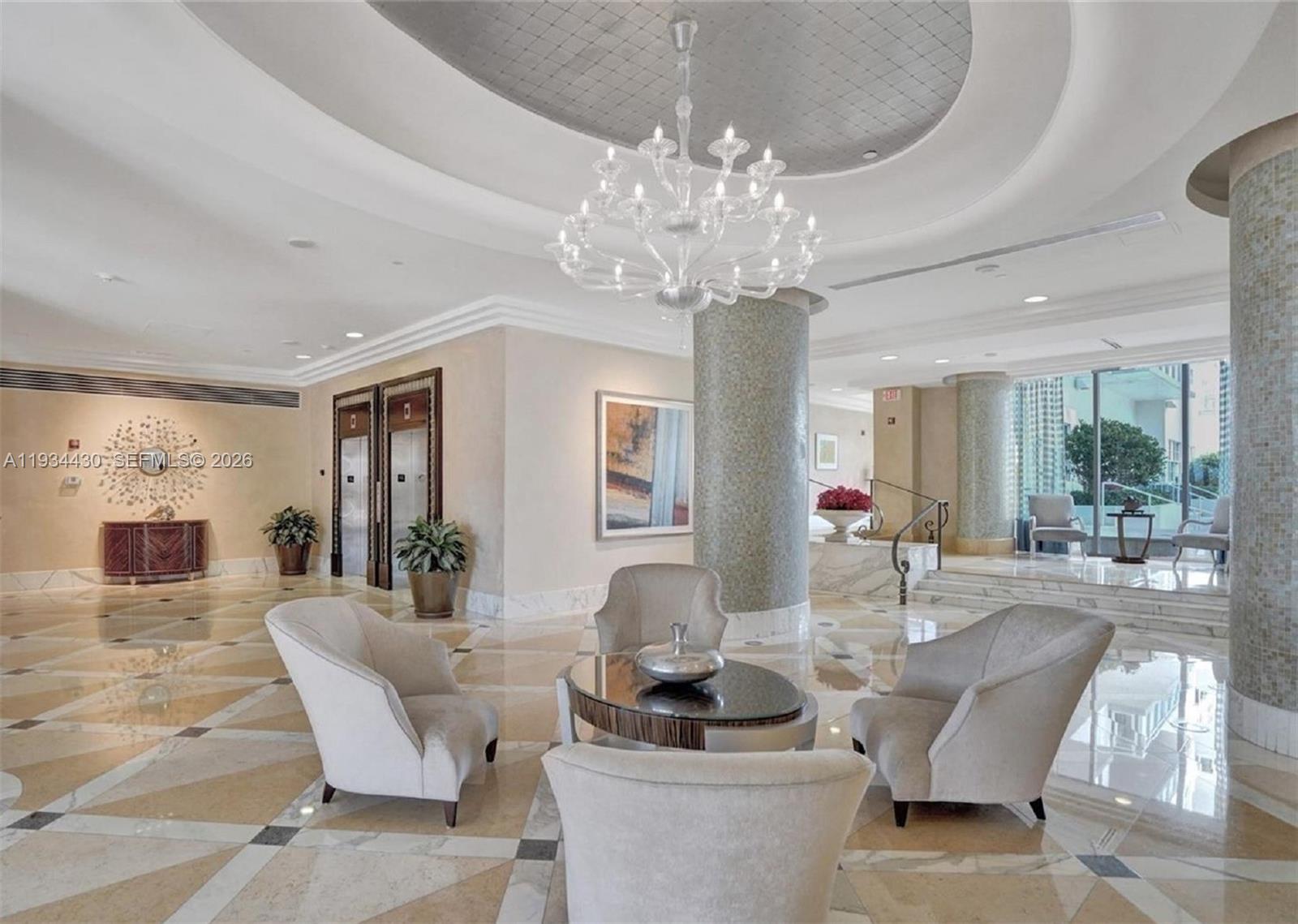 THE COLLINS CONDO - Residential