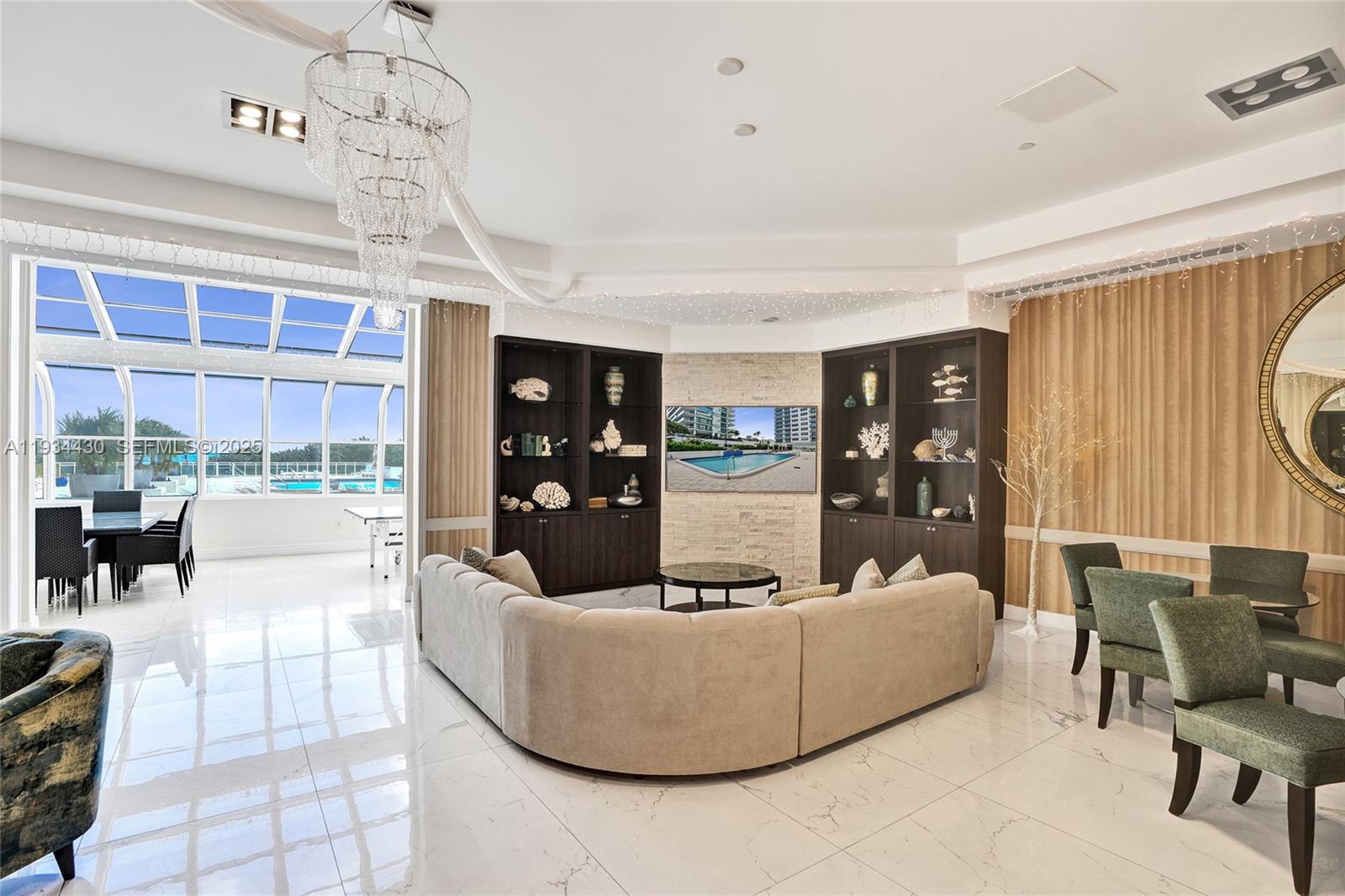 THE COLLINS CONDO - Residential