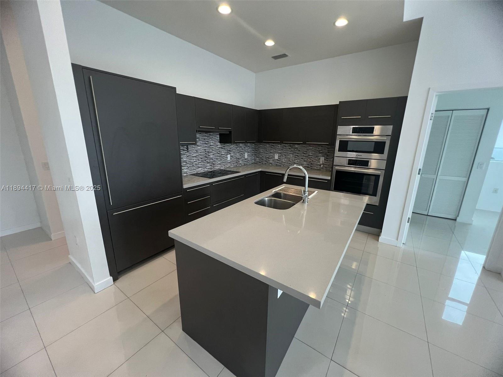 GRAND BAY COMMONS SOUTH - Residential Lease