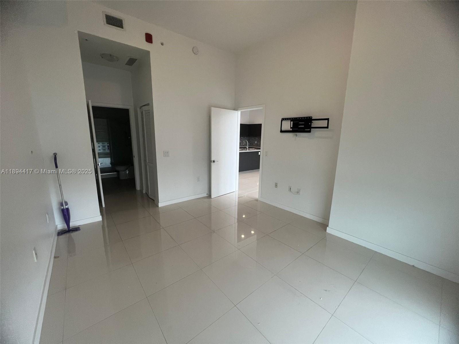 GRAND BAY COMMONS SOUTH - Residential Lease