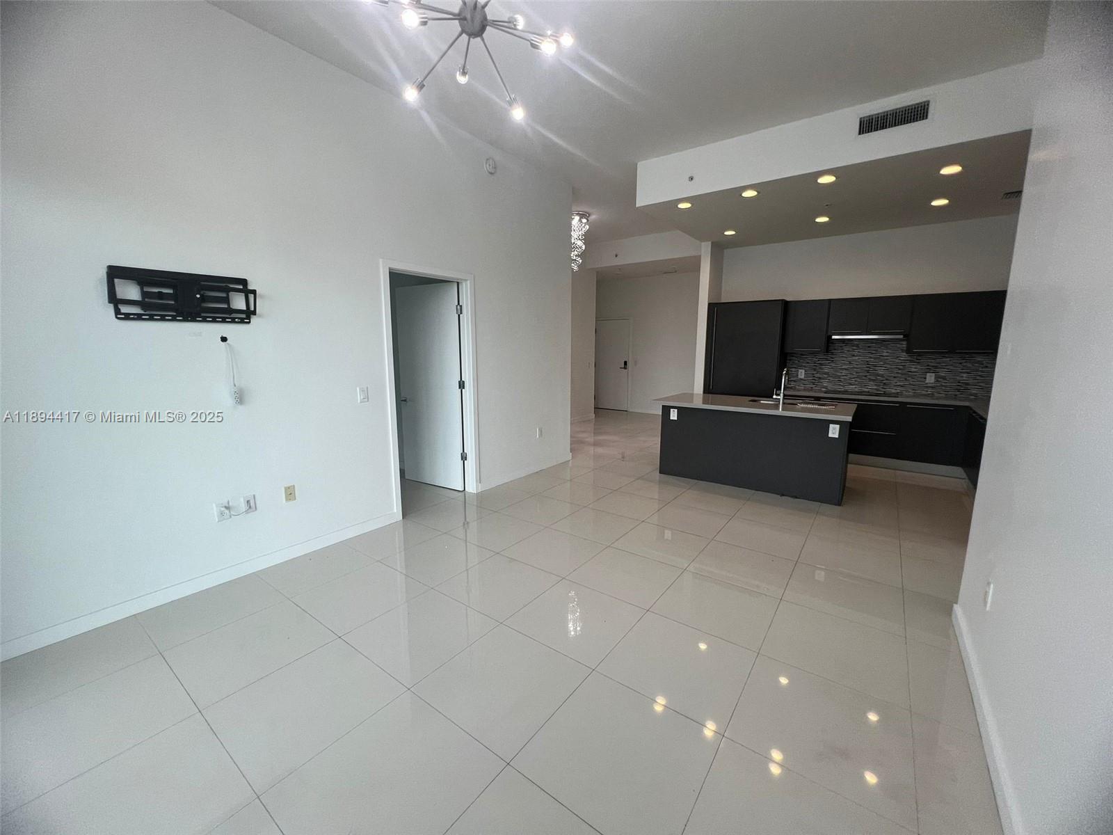 GRAND BAY COMMONS SOUTH - Residential Lease