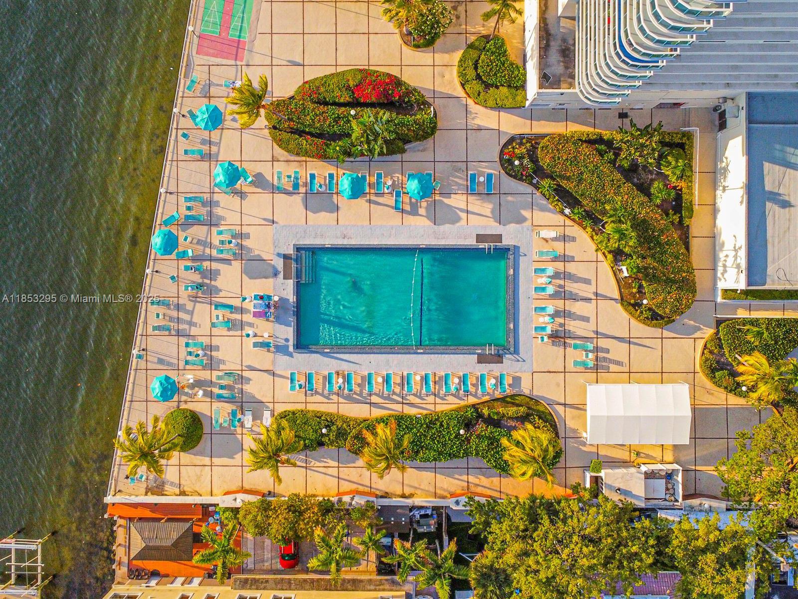 HALLMARK OF HOLLYWOOD CON - Residential