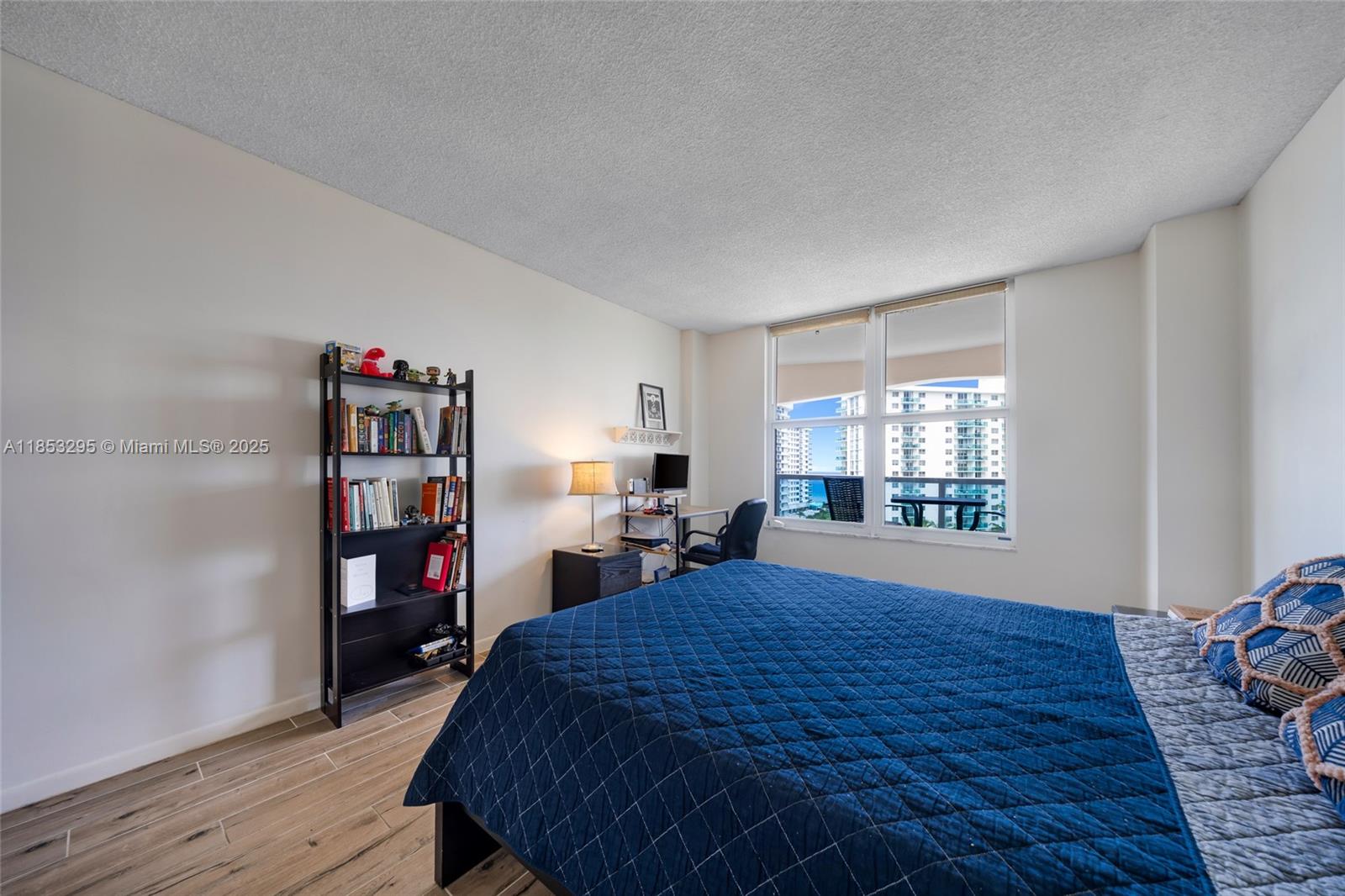 HALLMARK OF HOLLYWOOD CON - Residential