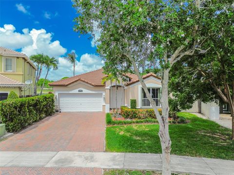 Tiny photo for 4402 SW 162nd Pl, Miami, FL 33185 (MLS # A12026910)