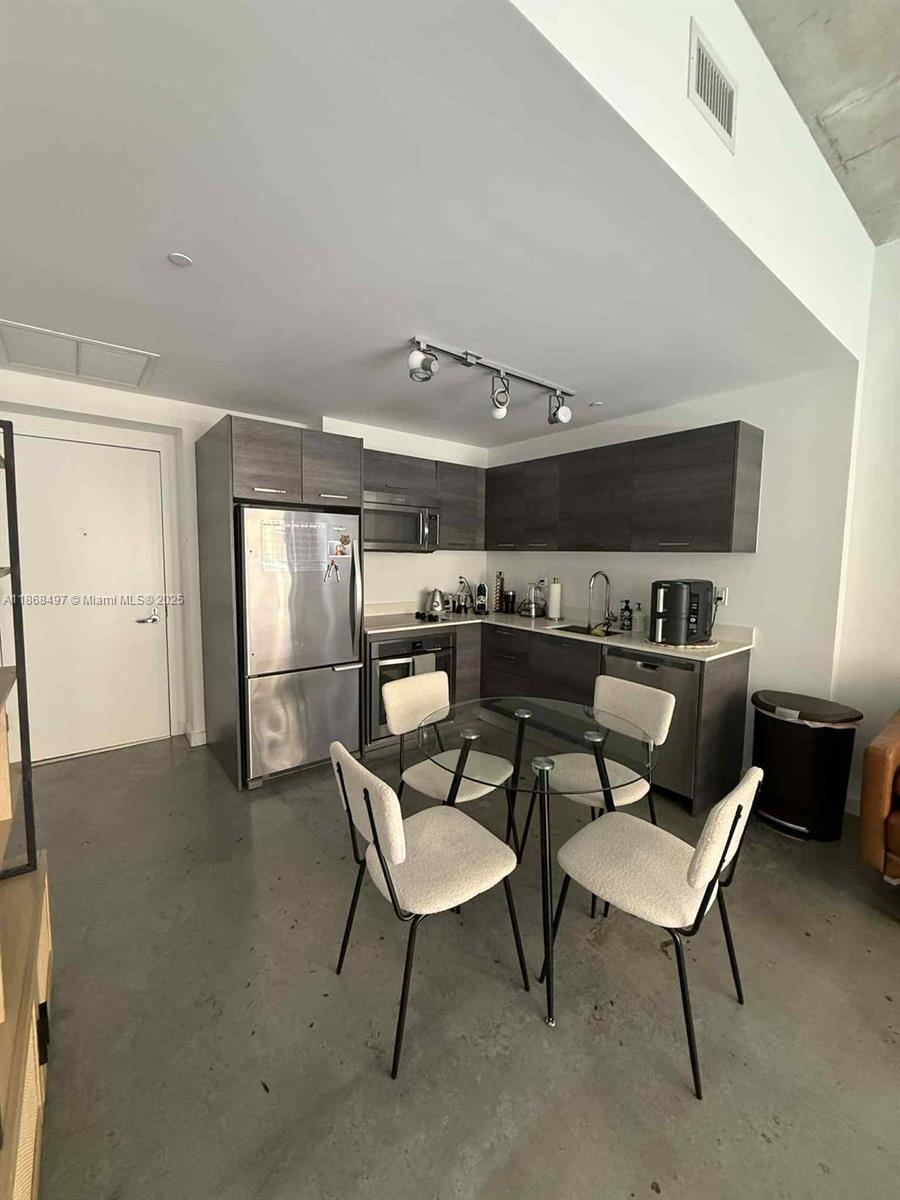 151 SE 1st St 503