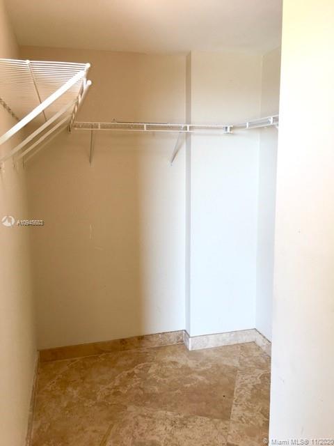 THE METROPOLITAN CONDO - Residential Lease